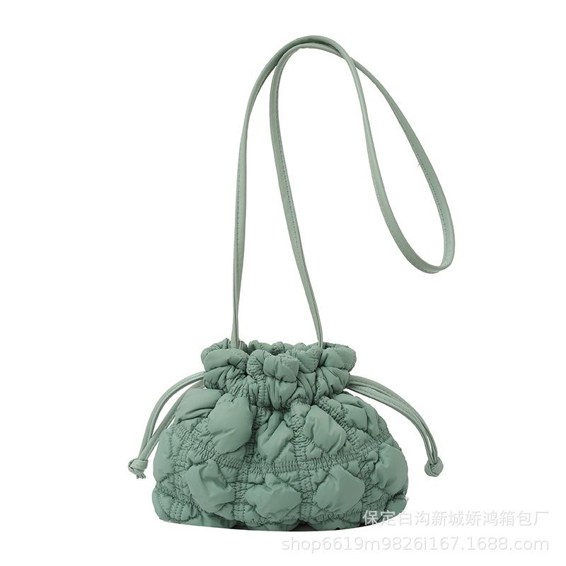 Einfache Rhombus-Kordelzug-Bündel, gefaltete Beuteltasche, Damen-Nylon-Wolke, Umhängetasche mit einer Schulter, leichte Knödeltasche