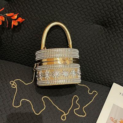 Chain Shoulder Bag with Box Shape, Elegant and Shiny, Diamond-studded, Suitable for Formal Evening Wear.