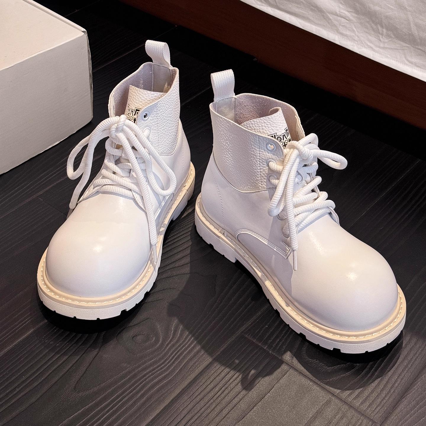 

Уродливо-милые ретро ботинки Мартина с большой головой женские осень 2025 новые модные универсальные и стройнящие на толстой подошве на шнуровке рыцарские ботинки 40 бежевый