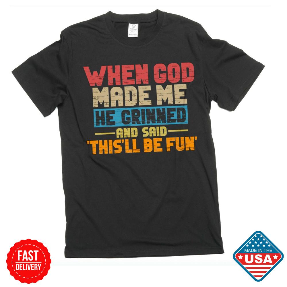 Смешная футболка унисекс  Когда Бог создавал меня, Он ухмыльнулся и сказал:  Это будет весело   Подарки Футболка унисекс L