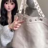 Retro Hot Girl White Rivet Tote Bag Women Punk Leather Large Capacity Shoulder Bag Ladies Fashion Commute Versatile Underarm Bag
