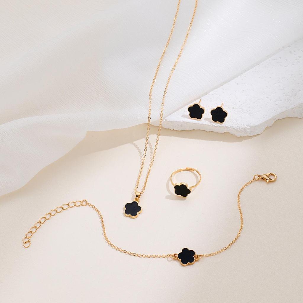 Elegante Conjunto de Joias de Trevo de Quatro Folhas: Pulseira, Anel e Colar de Alta Qualidade