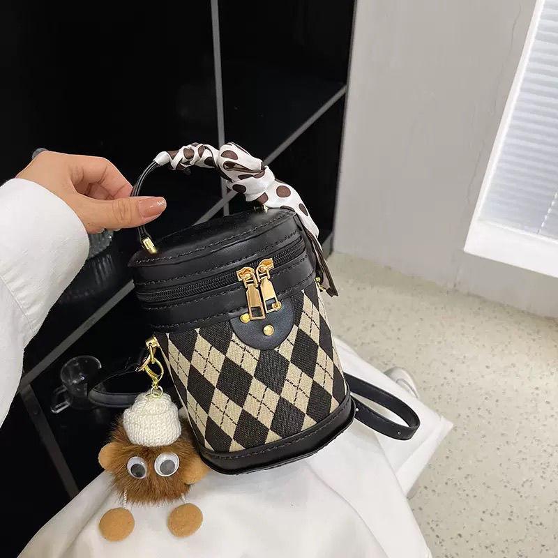 Handmade Woven Bucket Bag - Summer Small Crossbody & Shoulder Bag for Girlfriend or Bestie