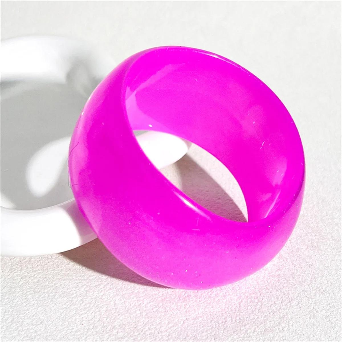 

Polychrome Shiny Gradient Resin Shining Advanced Feeling Geometry Triangle Dyed Bracelet Women Retro Marble Bracelet Jewelry 66mm