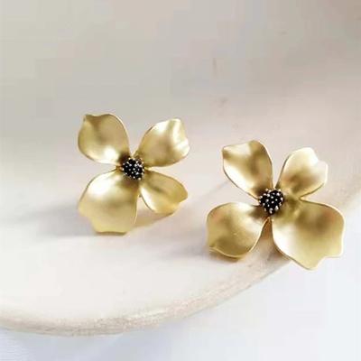 Vintage Metal Gold Color Flower Earrings for Women Daily Wear Modern Female Earrings Cocktail Dance Party Floral Jewelry