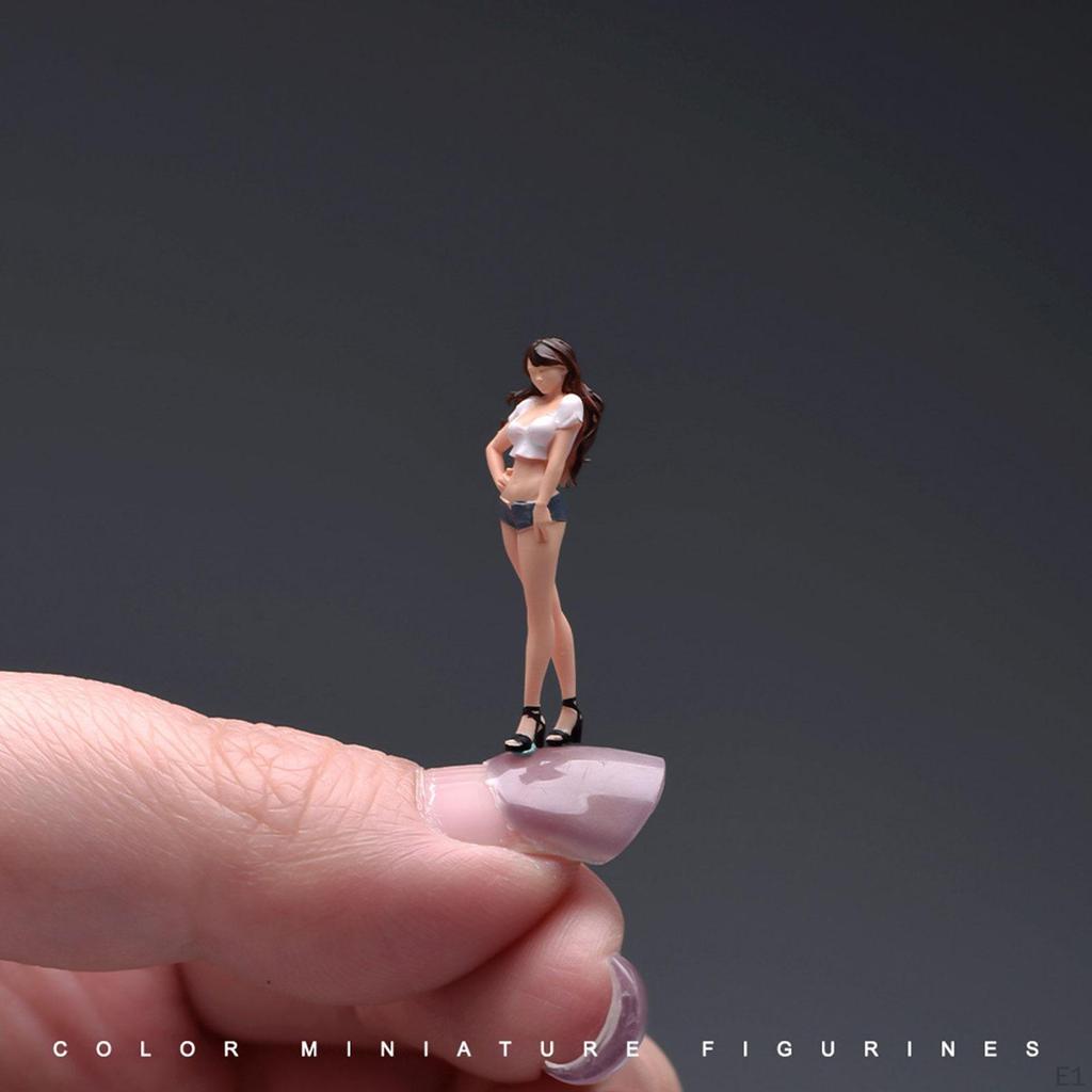 1:64 Scale Female Figure Mini Figurine Resin Diorama Scenery Role Play Tiny People Model