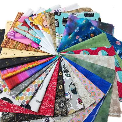 Bavlněná látka s digitálním potiskem, květinová výzdoba pro bavlněný materiál pro šťastné náhodné furoshiki. Velikost přibližně 50 cm x sada 27 kusů látky.