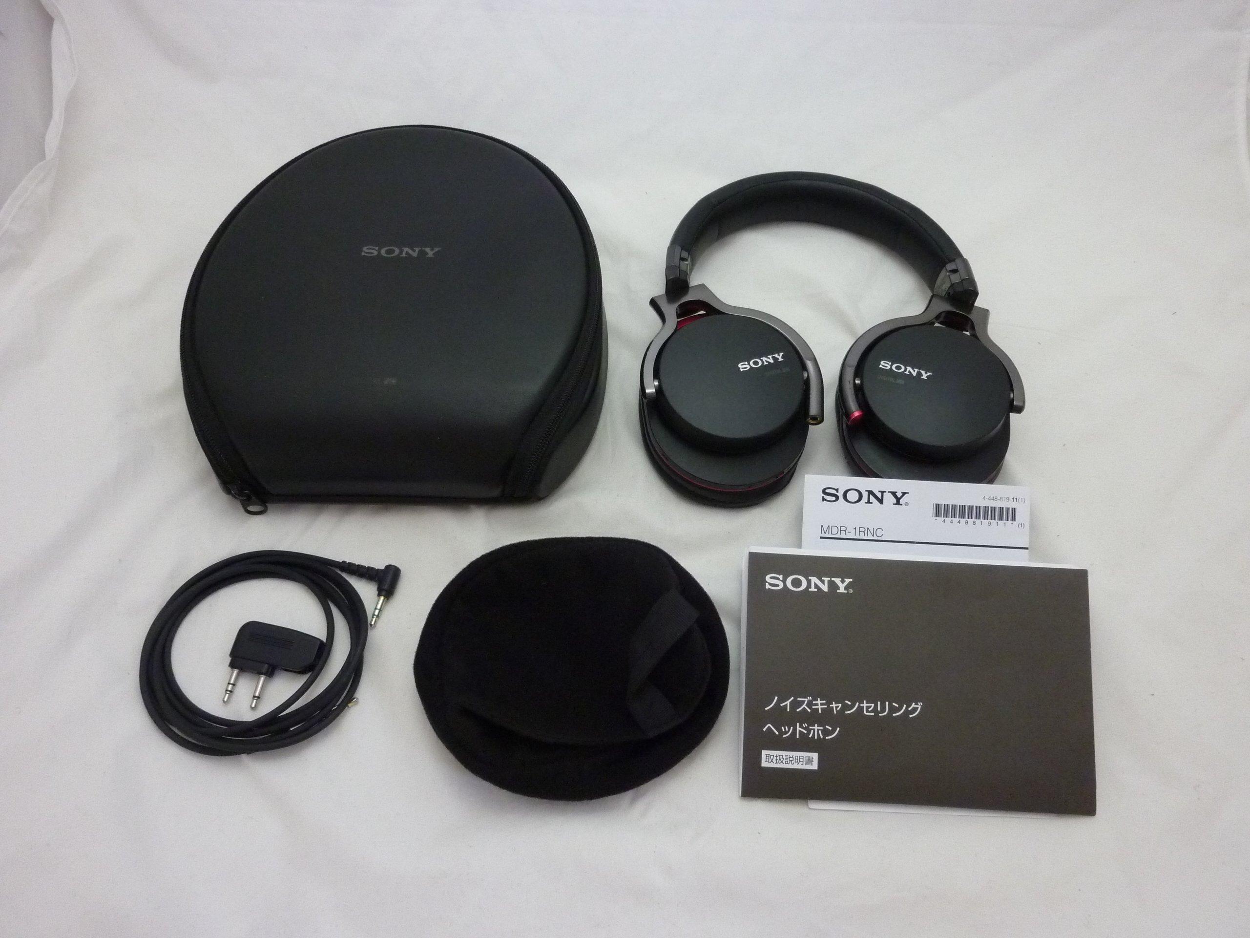 

Наушники SONY с пультом и микрофоном для закрытых шумоподавляющих iPhone/iPod/iPad, MDR-1RNC чёрный