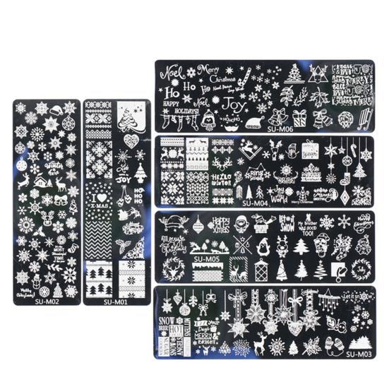 

Отличная пластина для штамповки ногтей, легко наносится, пластик улучшает атмосферу B