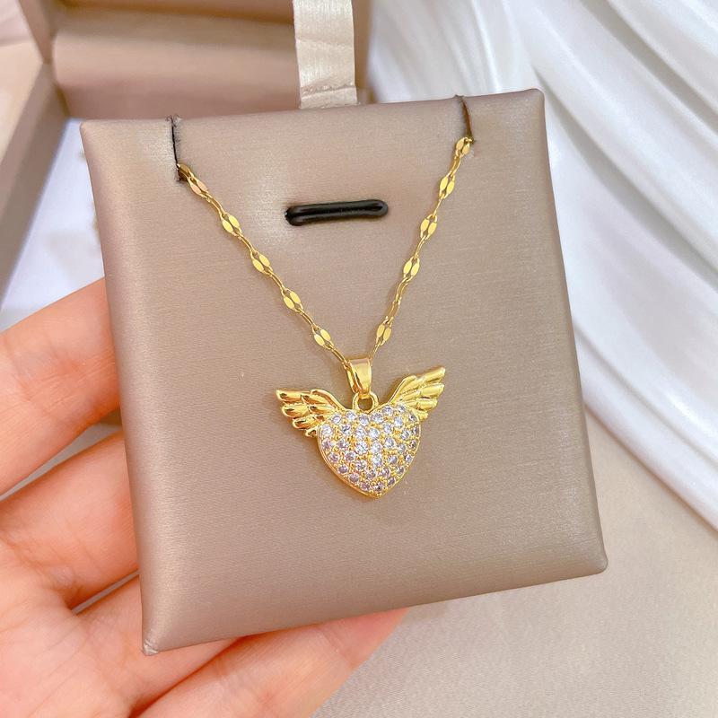 Light Luxury Temperament Gorgeous Love Angel Wings Necklace Female Versatile Collarbone Chain Titanium Steel Chain