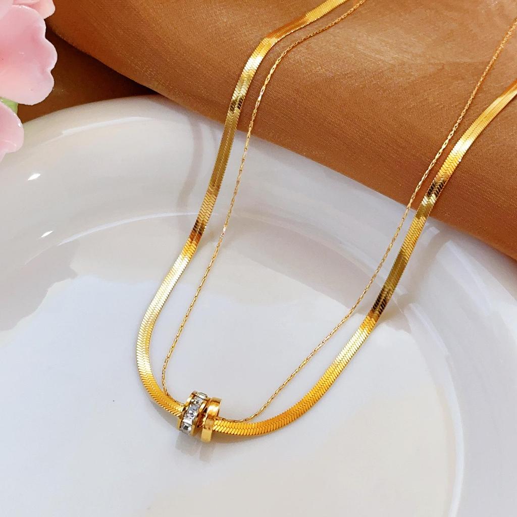 Złoty naszyjnik ze stali nierdzewnej: Elegancka, Wszechstronna, Nieblaknąca Biżuteria Damska