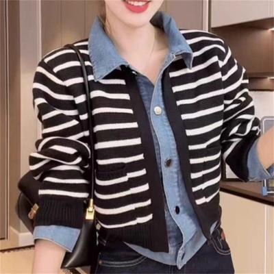 Herbst 2025 neuer Patchwork-Fake-Zweiteiler gestreifter Pullover Strickpullover Damen vielseitige fleischbedeckende und dünne Strickjacke