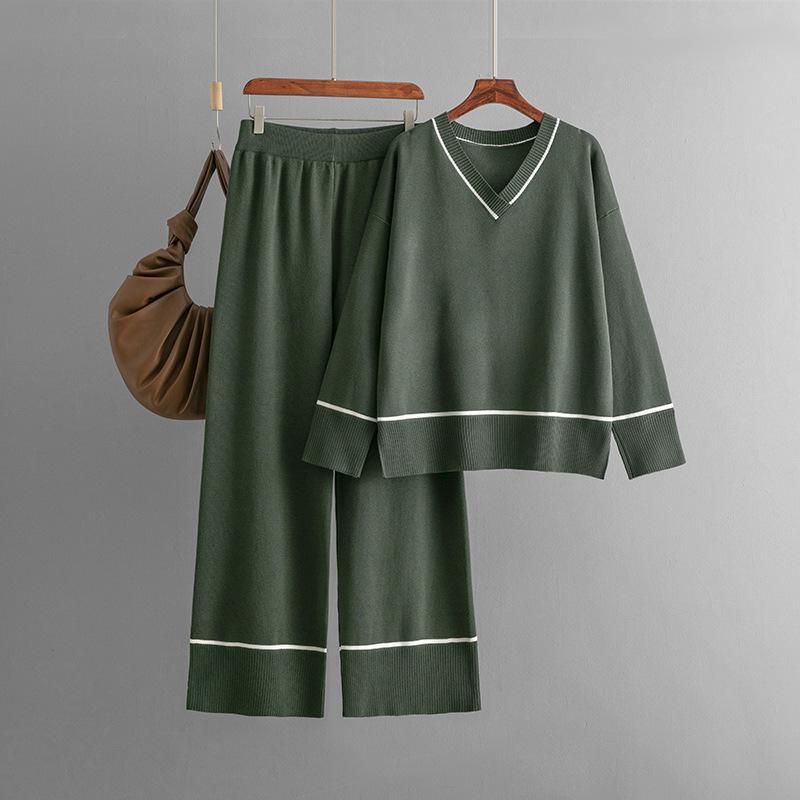 

Осенне-зимний свободный свитер-пуловер с V-образным вырезом, однотонный женский трикотажный комплект из двух предметов с длинными рукавами и широкими брюками One Size зелёный