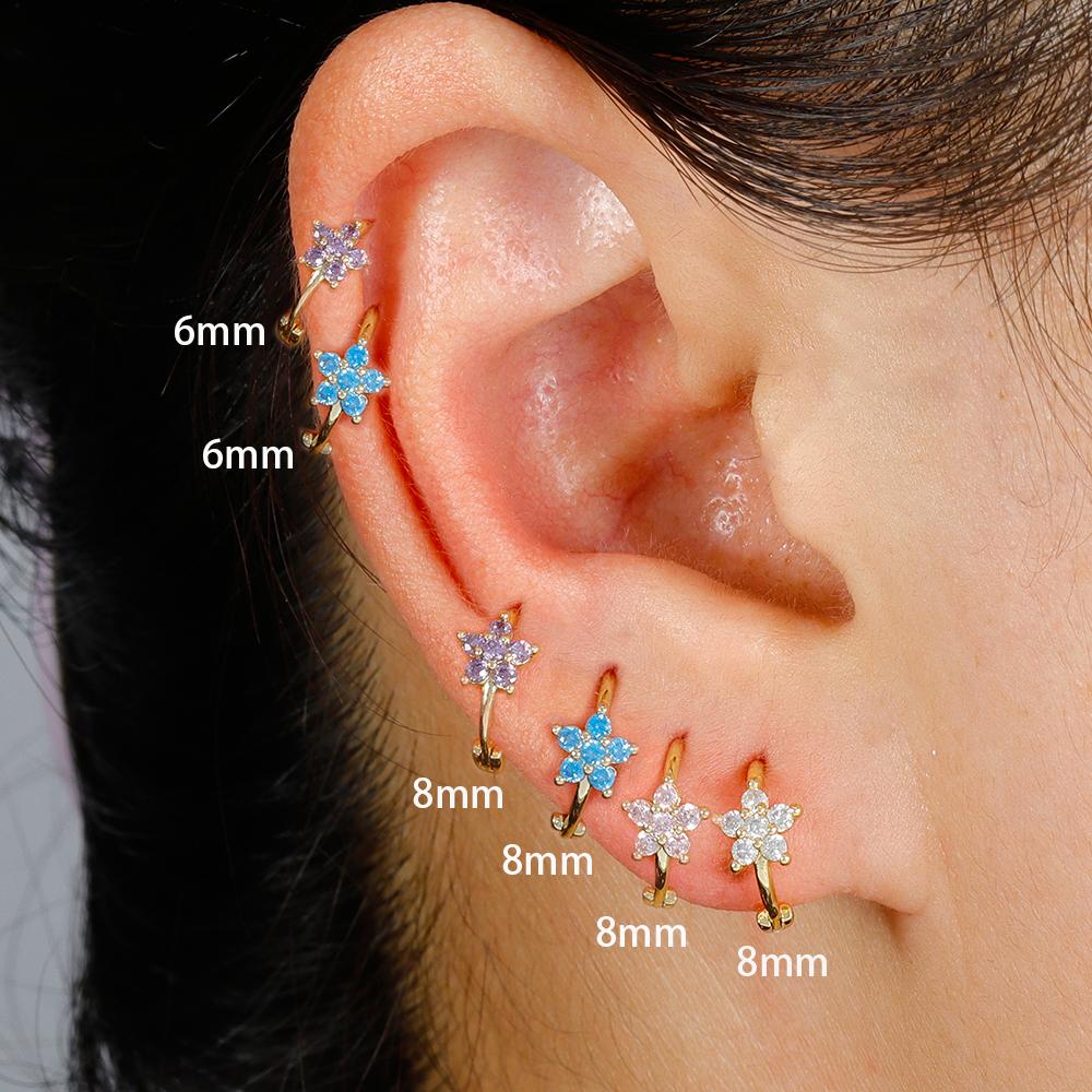 2 Stück Huggies Creolen für Damen Einfach Edelstahl Kleiner Kristall Zirkonia Knorpel Blume Ohrringe Piercing Schmuck