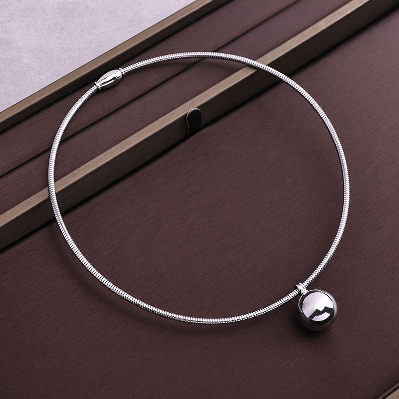 Magnetic Ball Collar Necklace: Niche Design, Female Clavicle Chain, Hip-Hop Personality.