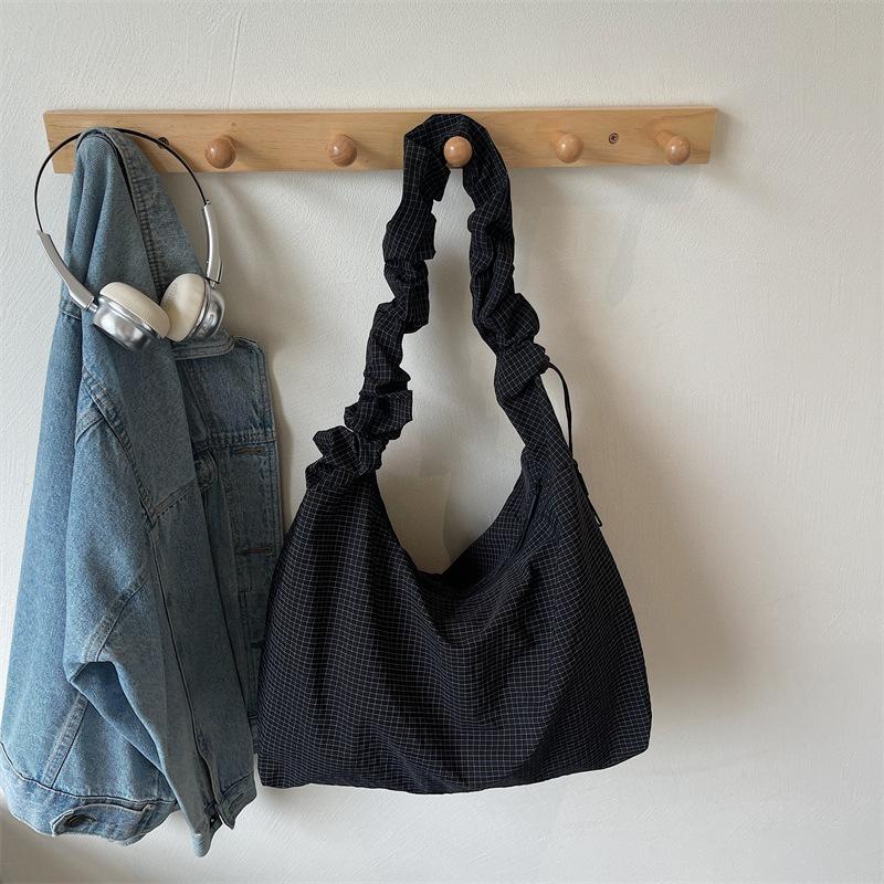 

Student large-capacity bag 2025 new pleated fabric underarm bag shoulder messenger bag niche commuter bag