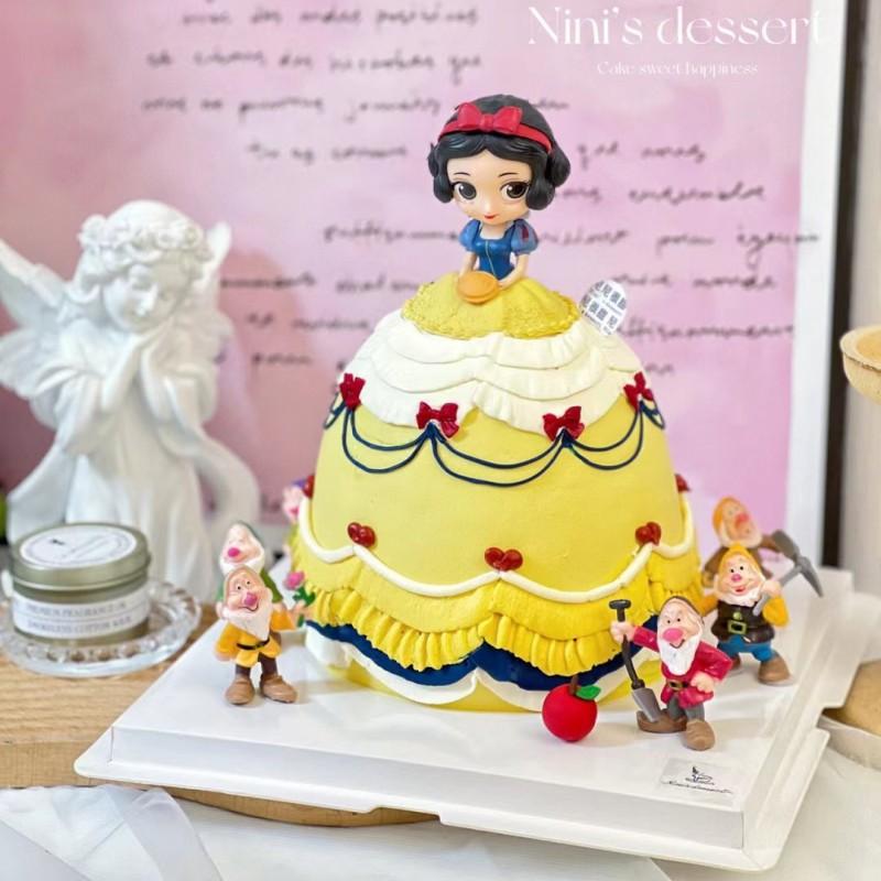 Cartoon Anime Snow White And The Seven Dwarfs Mini Doll Cute Little Girl Action Figures Car Dashboard Decoration Set Toy Fun Gif