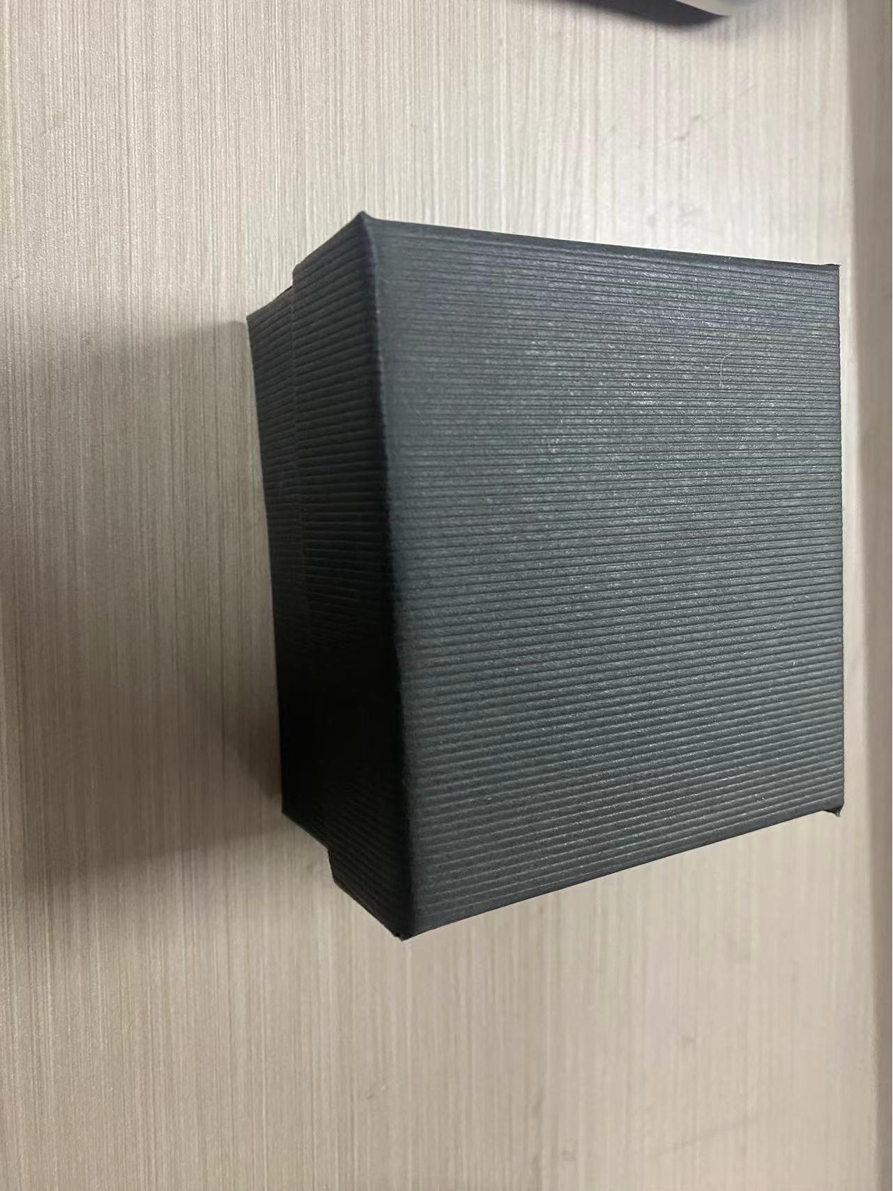 

Изумрудные женские квадратные часы и набор ювелирных изделий «Кристальное сердце» с классическим римским циферблатом.