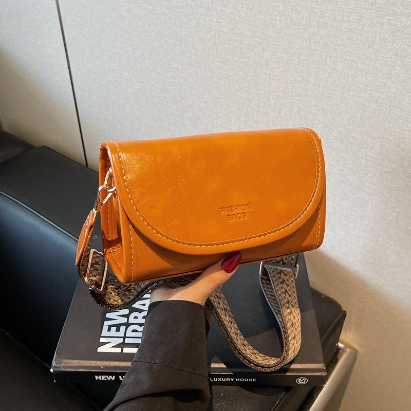 Die diesjährige beliebte kleine Tasche Damen Retro Herbst und Winter 2025 Neu Breitband Schulter Umhängetasche Vielseitig Damen Kleine Quadratische Tasche