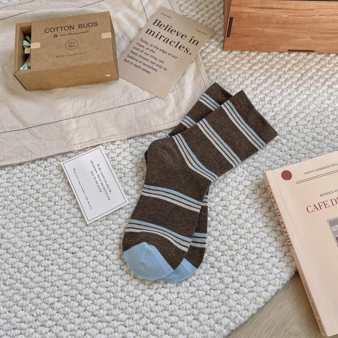 

Autumn And Winter Miu Style Striped Medium Tube Socks Children Light Luxury Retro Stacking Socks College Style Literary Cotton Socks One size fits all темно-коричневого кольору