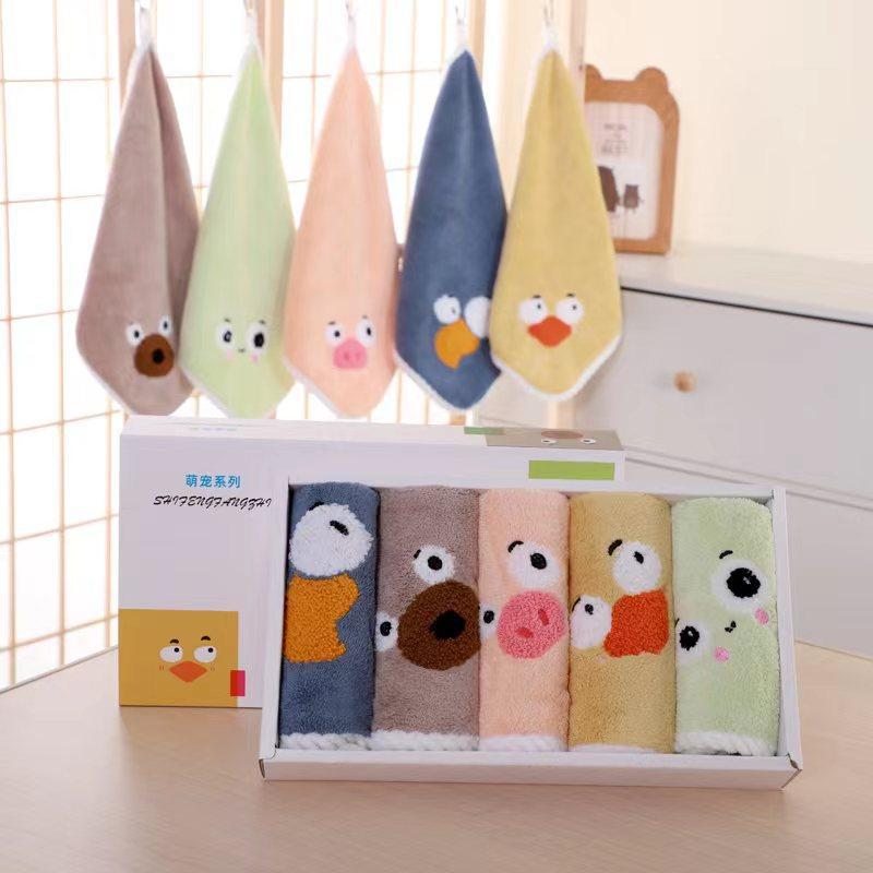 

New cartoon small square towel gift box, baby children s saliva towel thickened absorbent coral fleece hand towel hanging towel 30cm*30cm