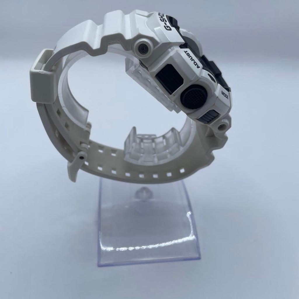 Used G-SHOCK GA-400-7AJF White with box and manual