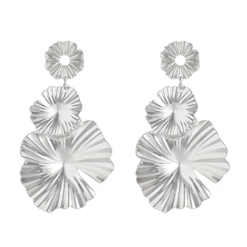 Exaggerated Earrings for Women, Large Petals, Retro 2026 New Popular Style, High-End European and American Style Earrings, Niche Design Ear Studs 01 White K 10233
