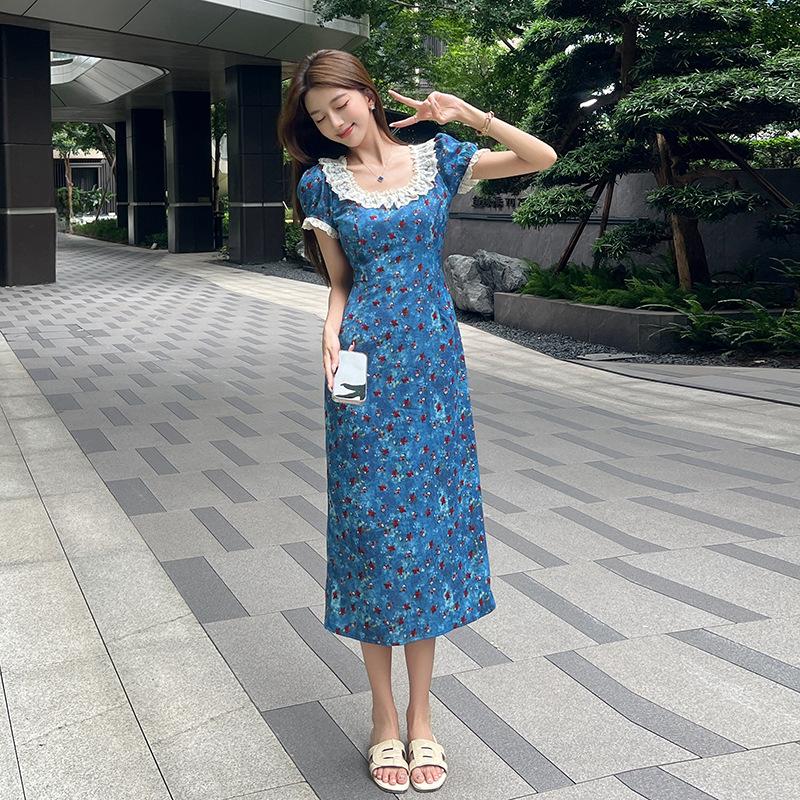 French retro waist floral dress women's summer niche design sense square neck lace edge beautiful holiday style dress