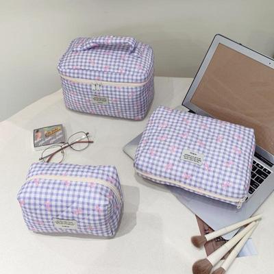 "High-End Quilted Bow Cosmetic Bag - Large Capacity, Stylish, Portable Organizer"