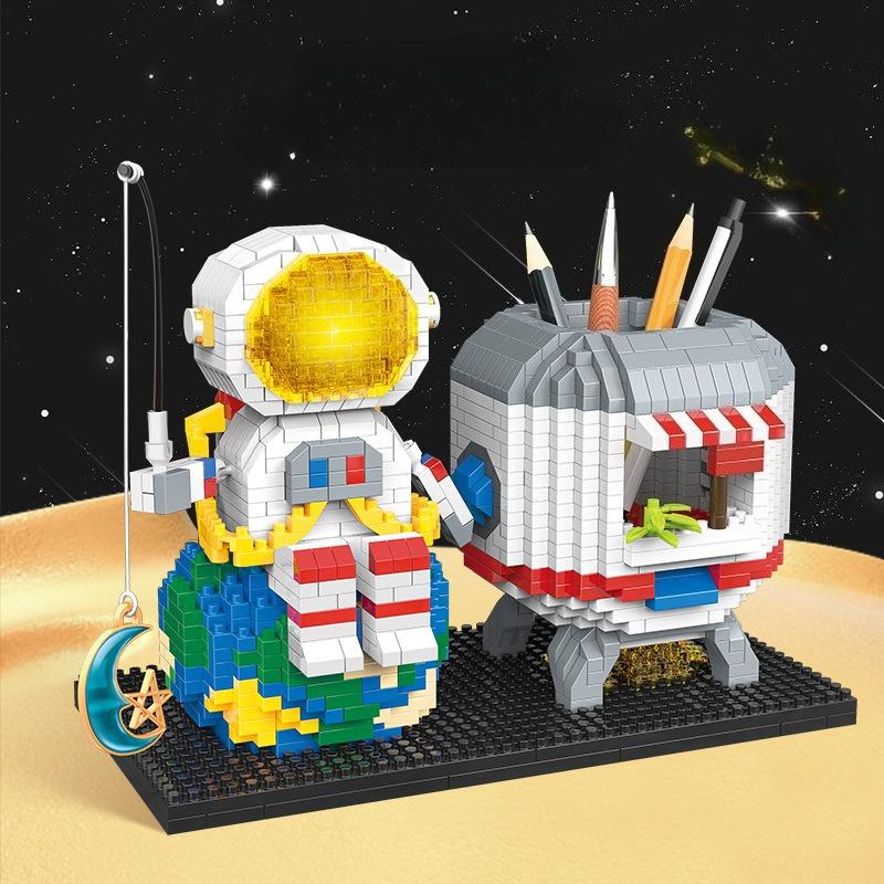 Small Blocks Spaceman Construction Plaything Astronaut Diy Micro Educational Blocks Fun Birthday Girl Gift Man Christmas Present 18359