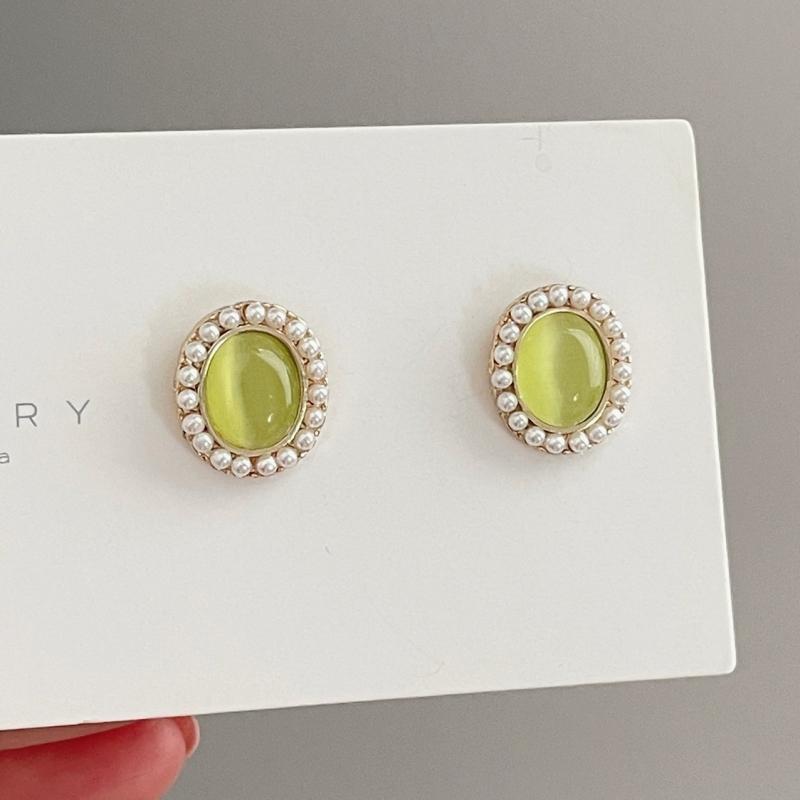 Neue Perle Oval Damen Kleine Ohrringe Hellgrün Acryl Bonbonfarbe Süße Geometrie Winzige Ohrringe für Damen Coole Sachen 2025