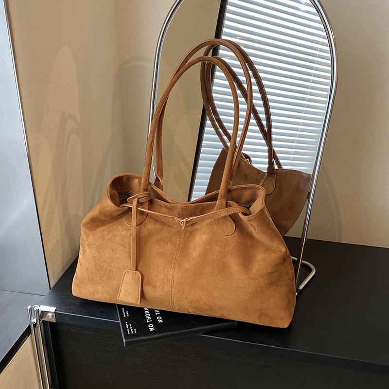 Трендовая замшевая сумка-багет большой вместимости для женщин - Модная, универсальная и повседневная сумка через плечо коричневый