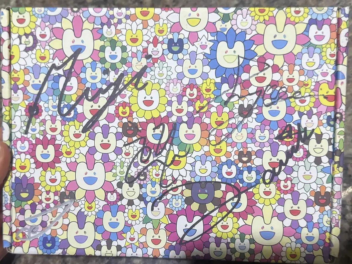 

NEW JEANS autographed autograph album Supernatural Super Natural Used