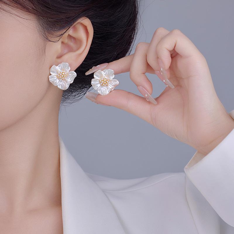 Electroplated Zircon Flower Stud Earrings With Artificial Pearls Elegant Versatile High-End Earrings