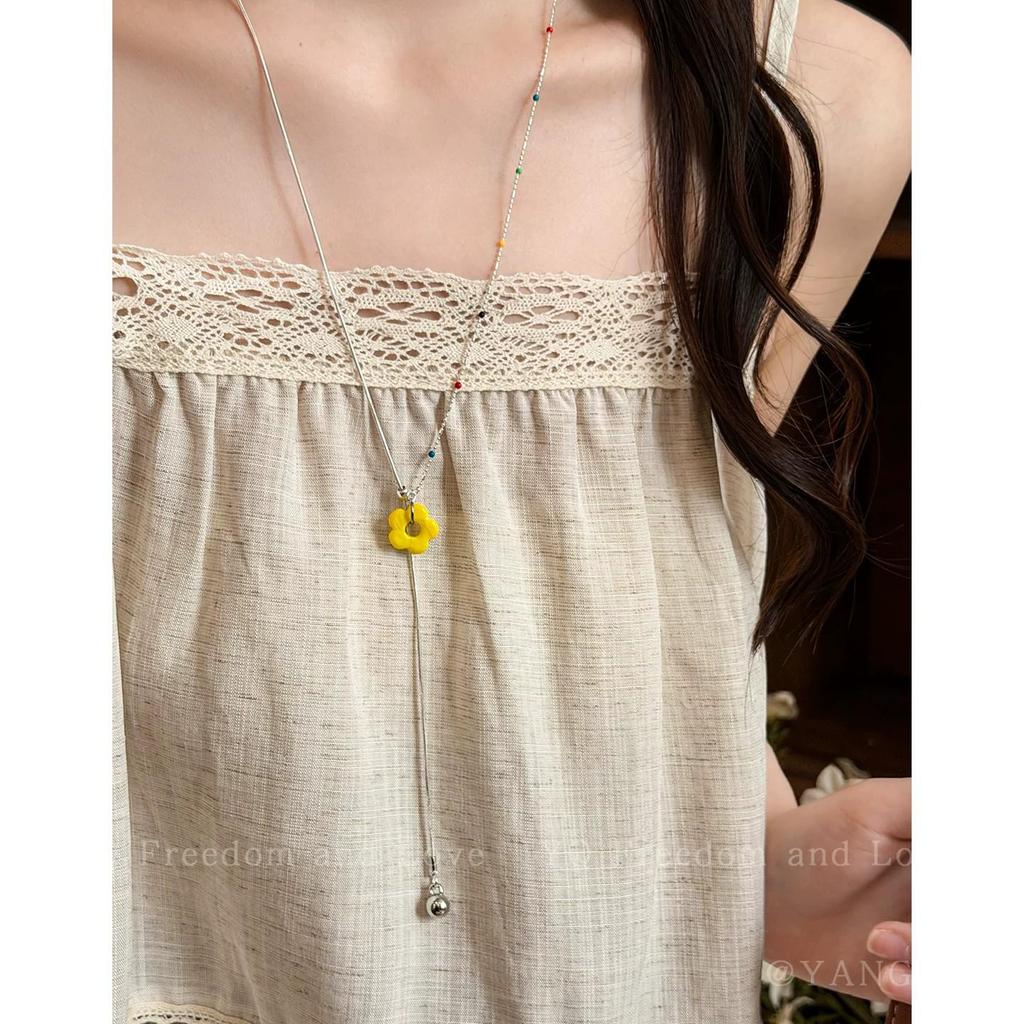 Dopamine Floral Necklace: Korean Style Clavicle Chain for Women, Versatile & Trendy.