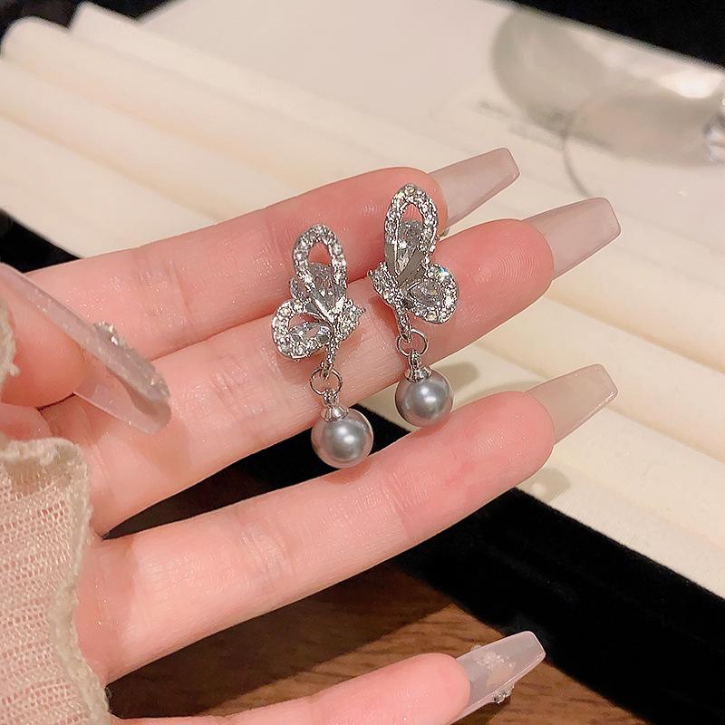 925 Silbernadel Schmetterling Graue Perlenohrringe Damen Nischendesign Ohrringe Leichter Luxus Temperament Neue Ohrringe