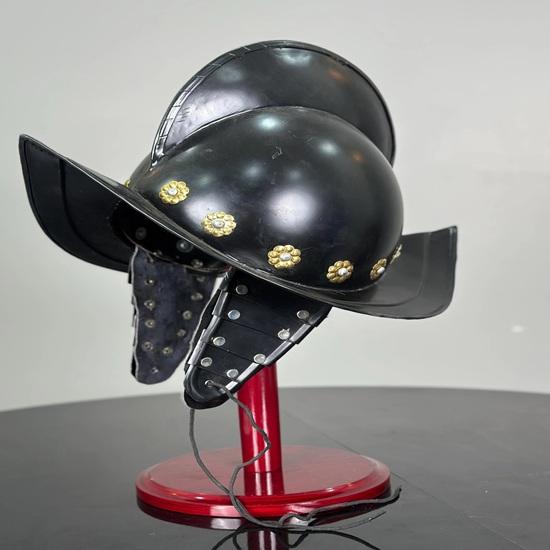 Spanischer Morion-Konquistadorenhelm mit Ständer, 16. Jahrhundert, geschwärzter Stahlhelm, mittelalterlicher Ritterhelm, handgeschmiedete Rüstung, Geschenk