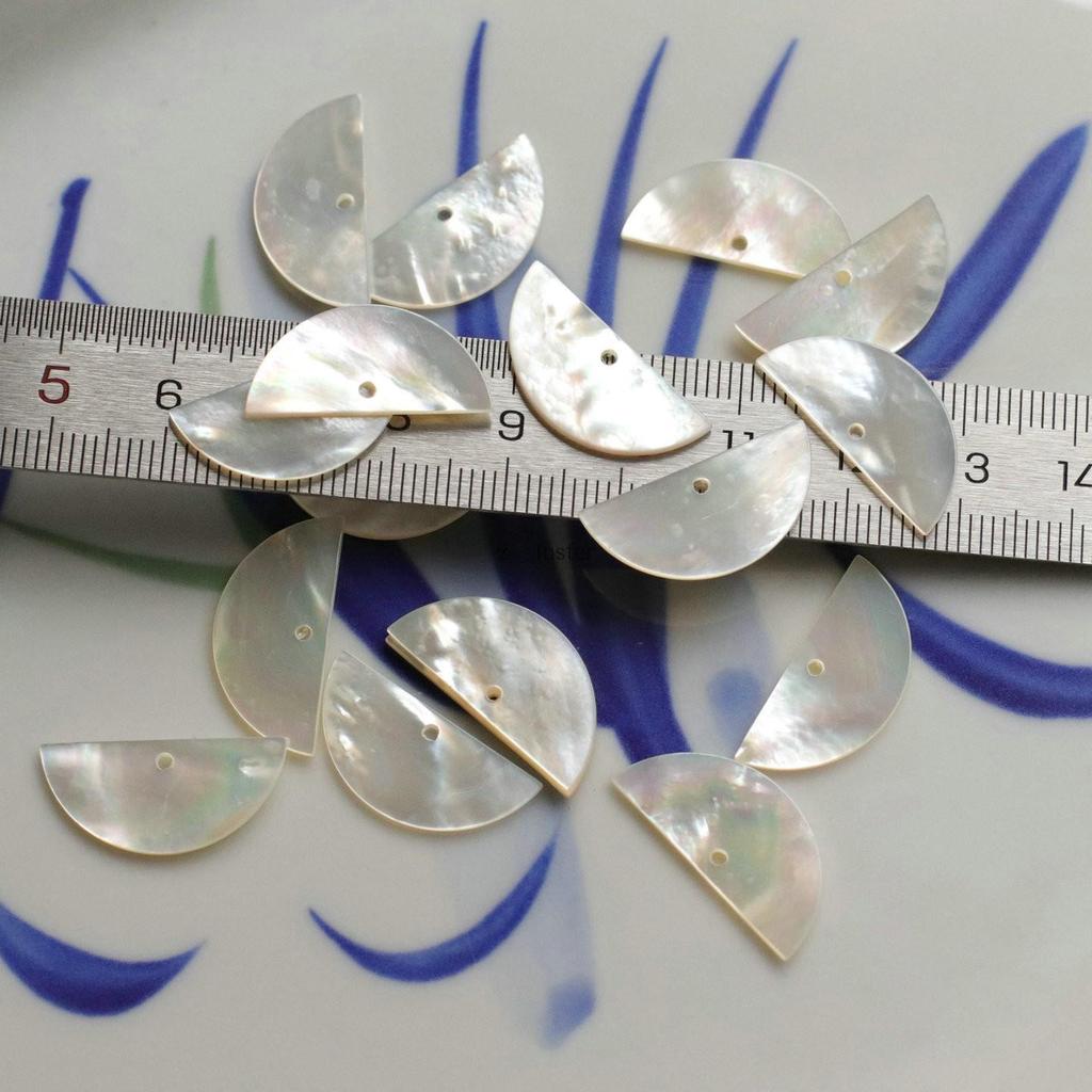 Weiße Perlmutt-Halbrundschalen für handgefertigten Schmuck und DIY-Accessoires