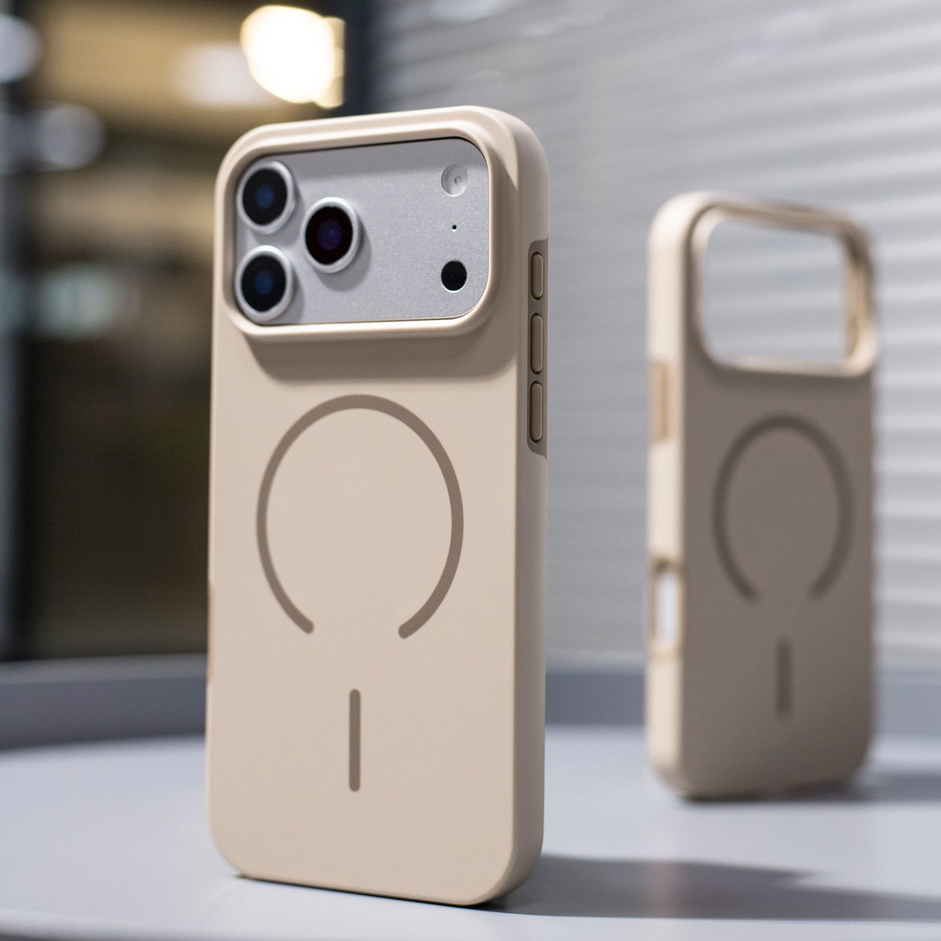 

New for IPhone17promax Thin Mobile Phone Case 16 Skin-feel Contrast Color 15 Thin Magnetic Circle Business Case For iPhone17