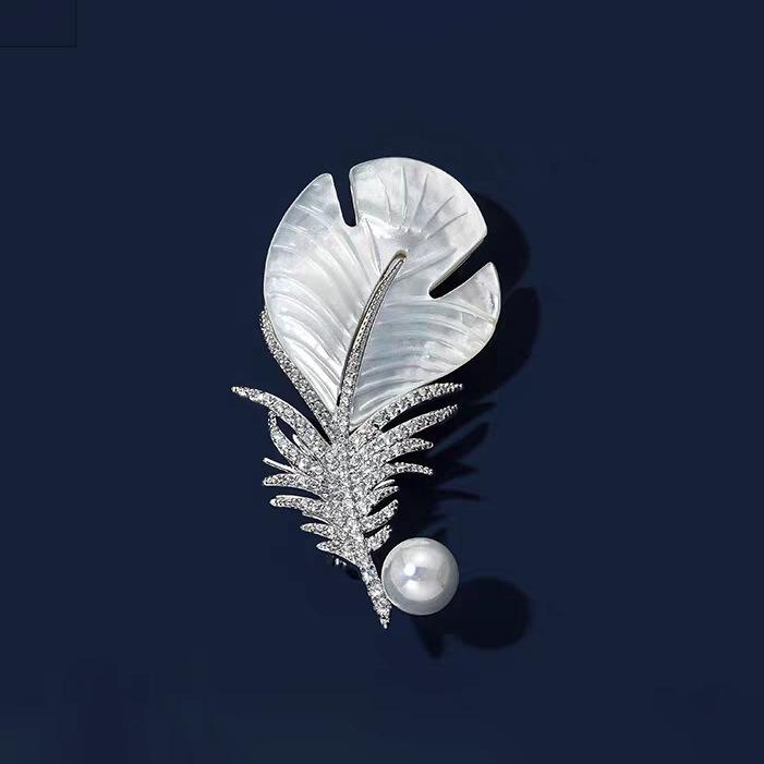 New luxury atmospheric brooch exquisite sparkling diamond pearl corsage high-end design pin