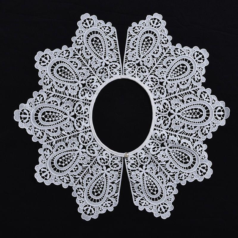 White Retro Hanfu Cloud Shoulder Shawl with Lace Trim & Embroidery for Women