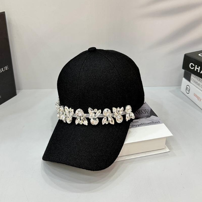 Black hat female trendy brand rhinestone baseball cap showing a small face solid color hard top cap sun protection large brim