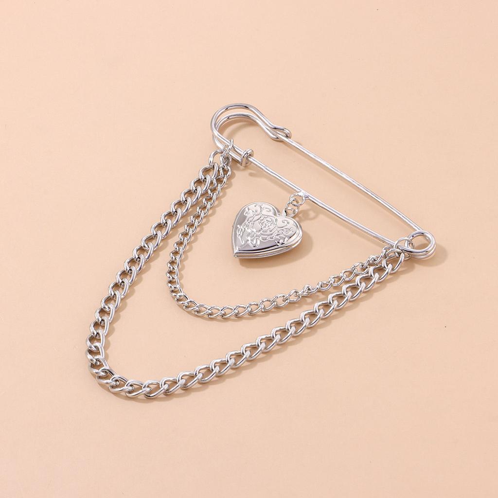 Creative openable relief love brooch, retro light luxury trend chain pin accessories