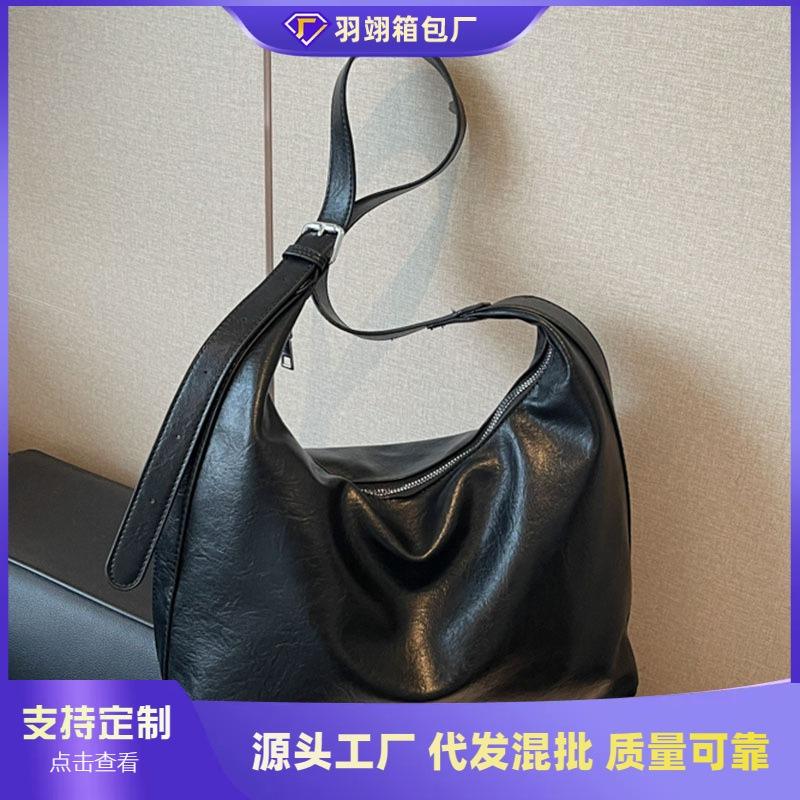 Retro bag women's large-capacity new autumn and winter versatile simple shoulder messenger bag casual tote bag