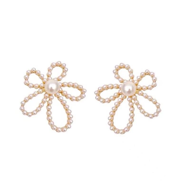 Pendientes Colgantes de Flor Hueca de Perla Completa para Mujer Color Oro Metal Lateral Cuentas de Perla de Imitación Elegantes Pendientes Colgantes Geométricos