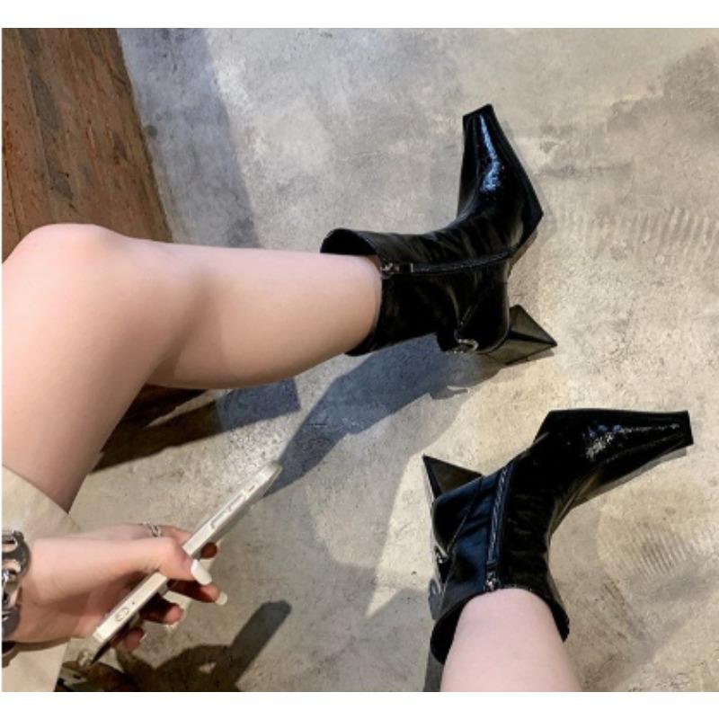 Horse Boots Female Ins Pointed Pink Skinny Boots 2024 Winter New Patent Leather Thick with Fashion High Heel Short Boots