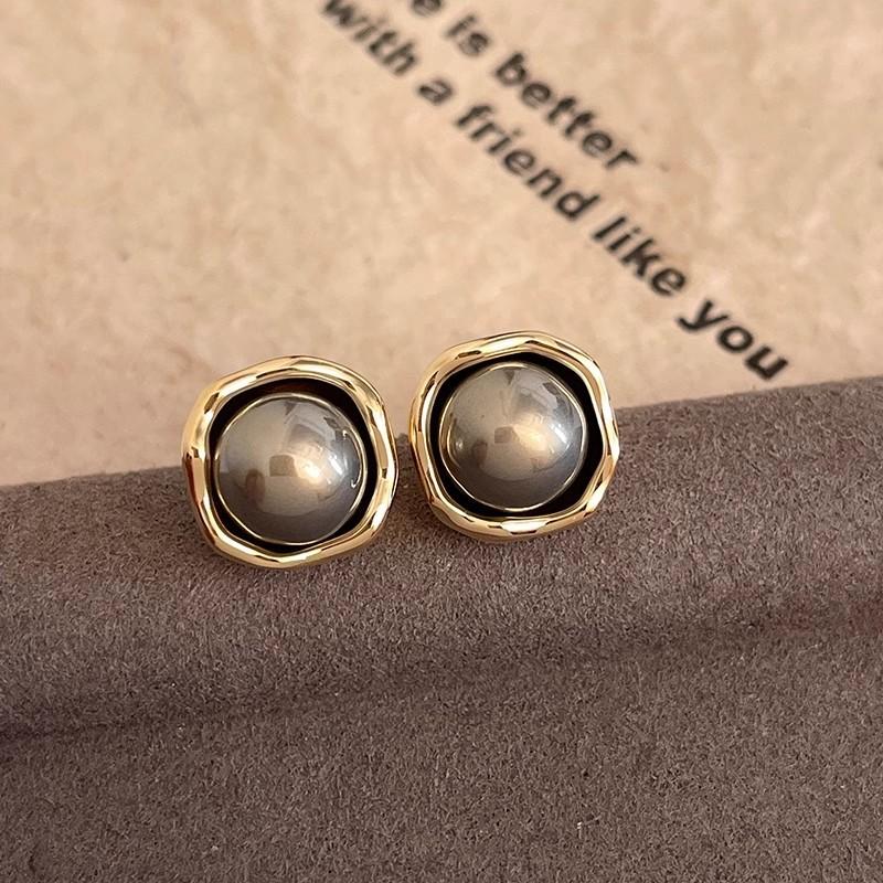 Vintage Classic Charm Gray Pearl Stud Earrings for Women Temperament Gold Color Geometry Korean Fashion Jewelry Accessories Gift