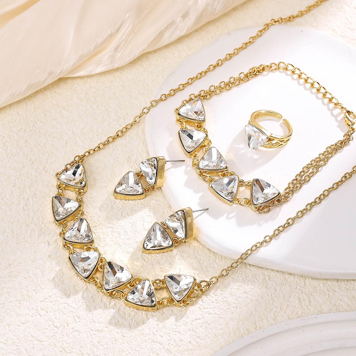 

Треугольник Кристалл Колье Ожерелье Серьги Браслет Кольца Женские Наборы Ювелирных Изделий