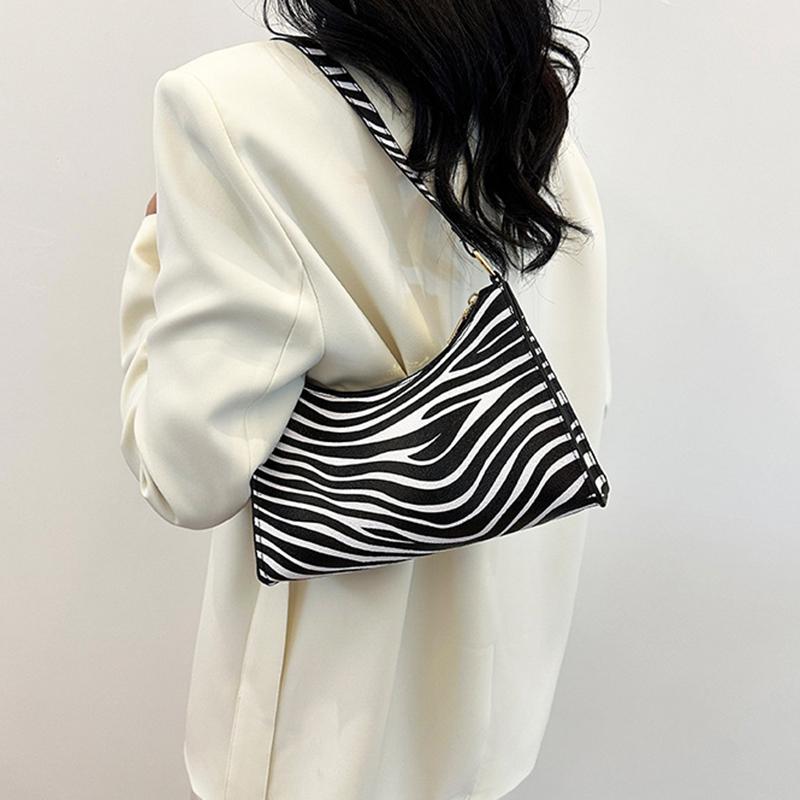 Women's Underarm Bags Autumn and Wibnter Trendy Shoulder Bag Cute Simple Handbags and Purses Female Travel Small Totes