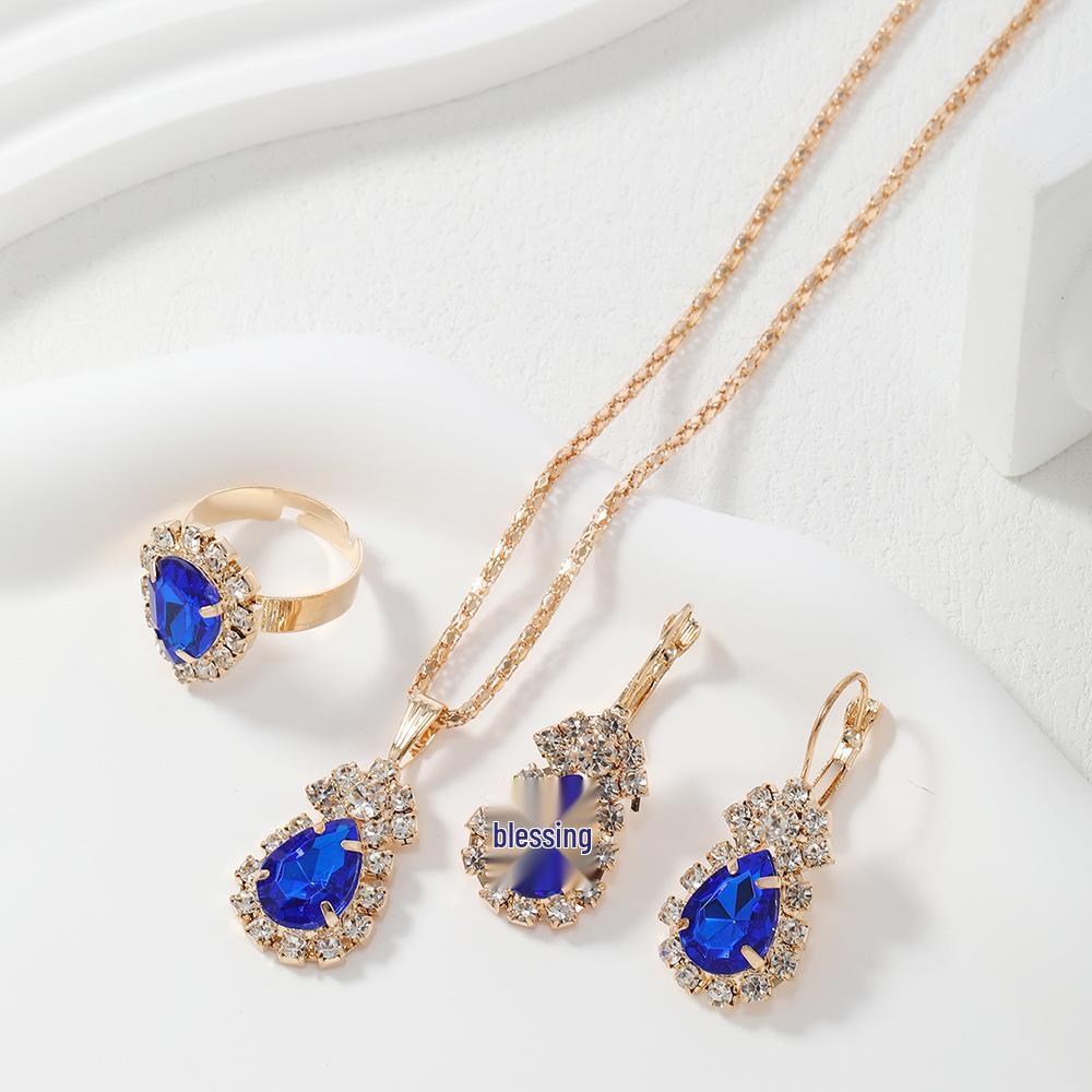 Europejski i Amerykański Zestaw Biżuterii w Kształcie Serca - Naszyjnik, Kolczyki i Pierścionek z Diamentową Zawieszką.